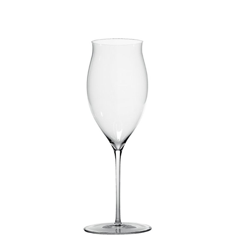 Calice trasparente in vetro con stelo lungo, bocca leggermente svasata e base piatta, sfondo bianco neutro.