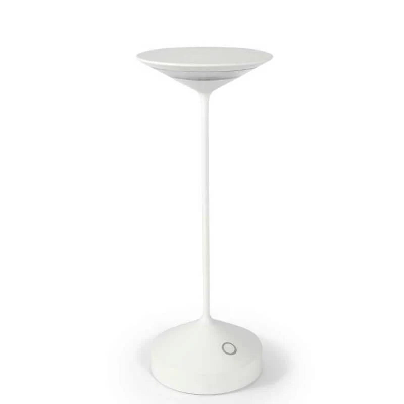 lampada da terra bianca con base circolare e stelo sottile che sostiene un diffusore a forma di ciotola capovolta, in materiale plastico opaco