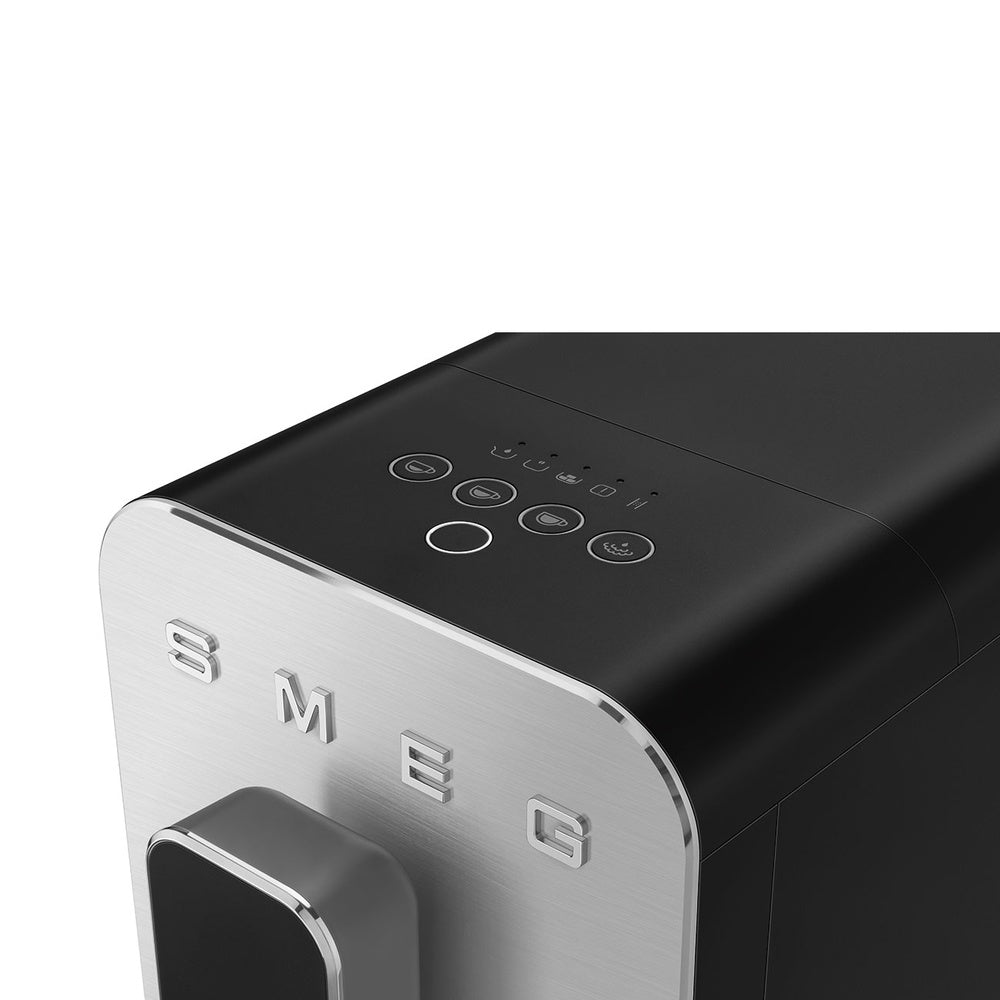 Smeg Macchina da Caffè Espresso Automatica Con Lancia Vapore