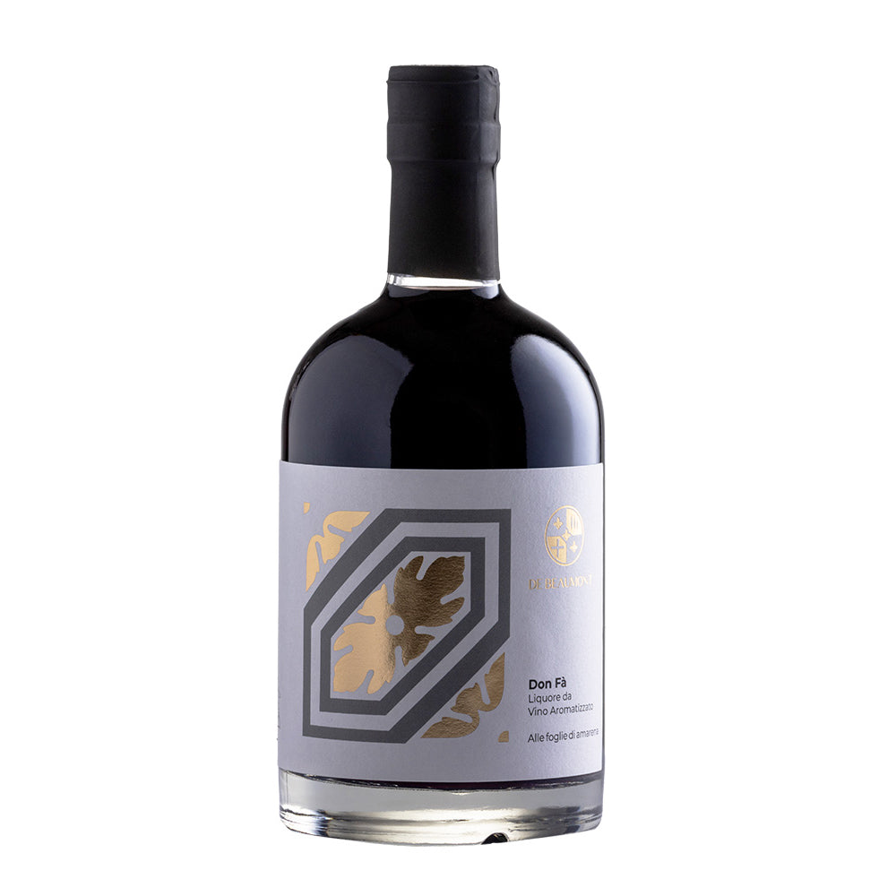 Don Fà fles, wijnlikeur gearomatiseerd met amarenabladeren.