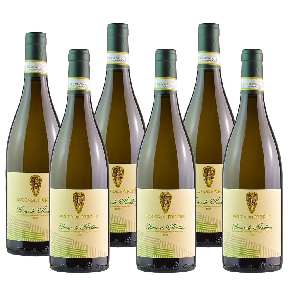 Sette bottiglie di vino bianco con etichetta gialla, mostrano il logo "Rocca del Principe" e il nome "Fiano di Avellino".