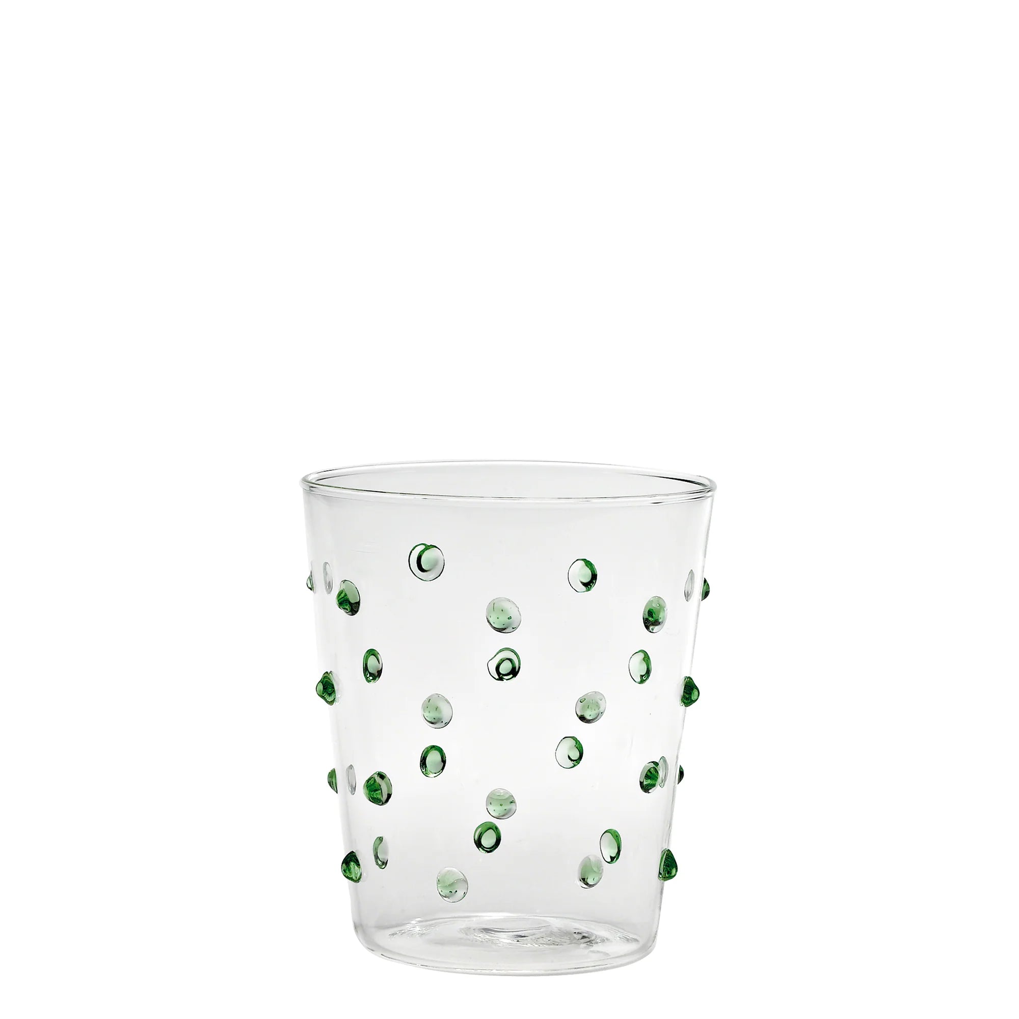 Bicchiere trasparente in vetro con decorazioni a pois tridimensionali verdi distribuiti sulla superficie, sfondo bianco.