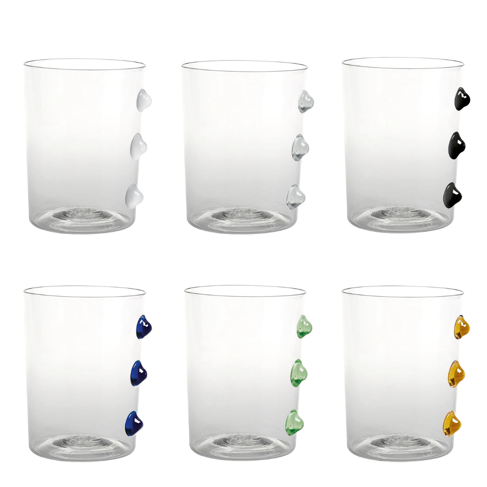 Sei bicchieri trasparenti in vetro con tre gocce decorative su un lato, colori delle gocce: bianco, grigio, nero, blu, verde e giallo, su