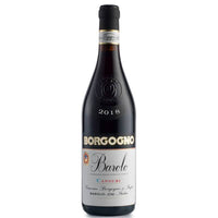 Bottiglia di vino rosso Borgogno Barolo Cannubi 2018 in vetro scuro con etichetta bianca e scritte oro, nero e rosso, sfondo bianco.