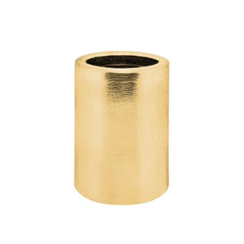 tube cylindrique court couleur or brillant, intérieur noir, sans éléments supplémentaires sur fond blanc