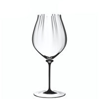 Calice da vino trasparente in vetro con stelo sottile e ampia coppa sagomata su sfondo bianco.